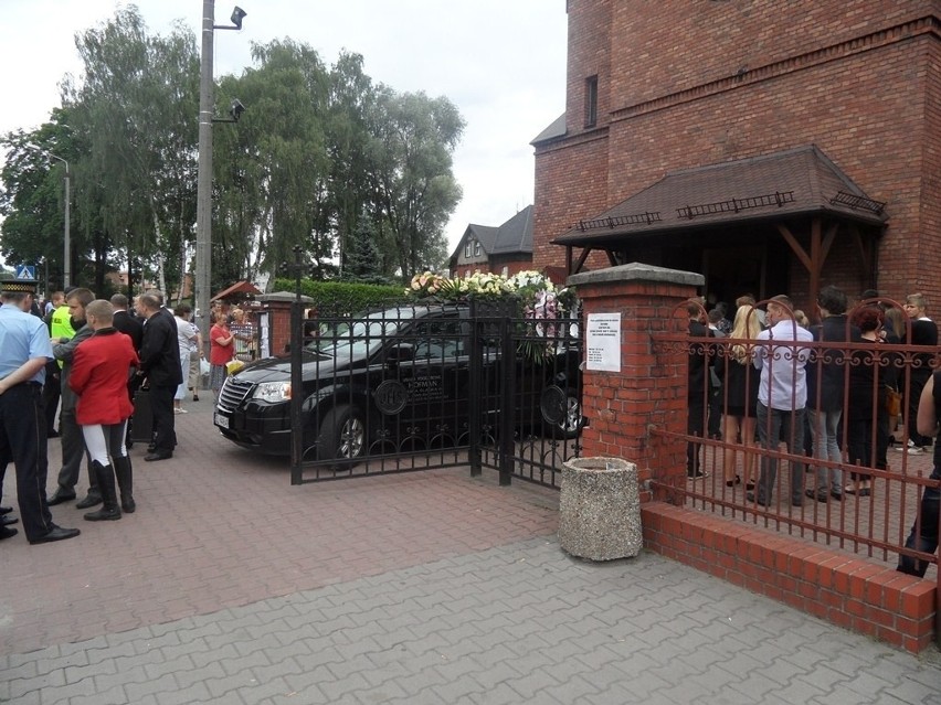 Po wypadku w Mikołowie: Tłumy rudzian pożegnały tragicznie zmarłą Kasię [ZDJĘCIA]