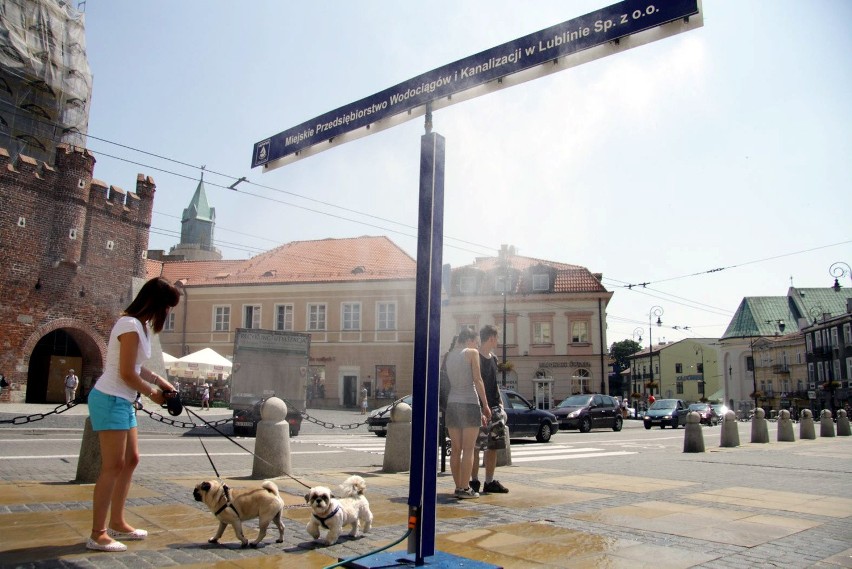 W centrum Lublina stanęła kolejna kurtyna wodna (ZDJĘCIA)