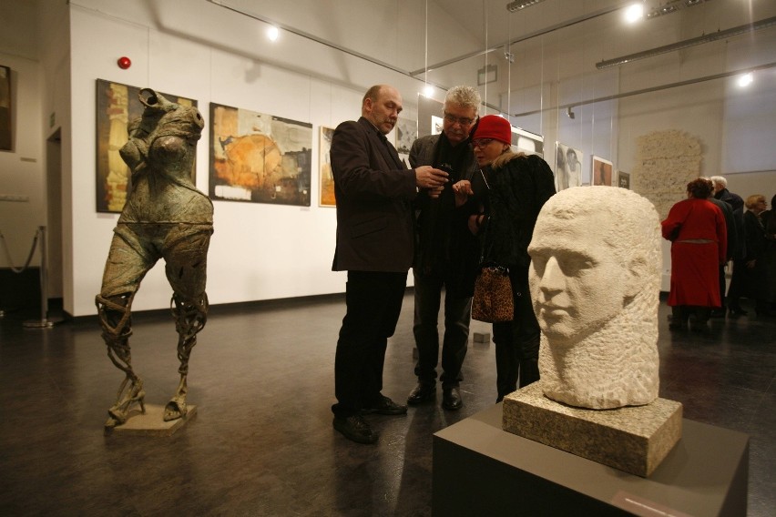 Wystawa: Dekady 1946-2011 w katowickim Nikiszowcu [ZDJĘCIA]