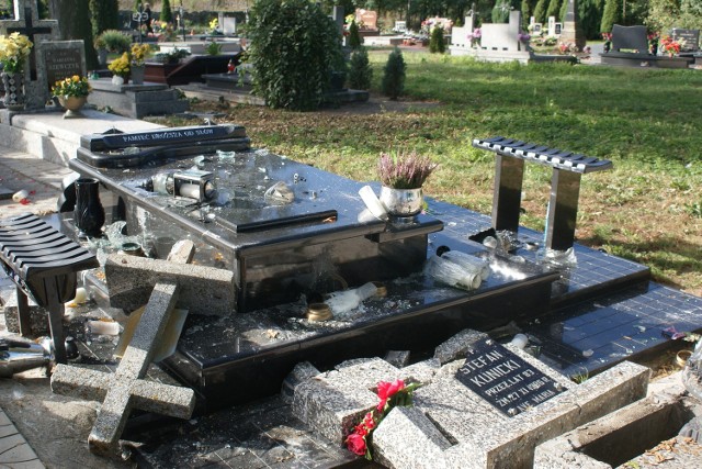Andrzej Ch. zniszczył na cmentarzu w Pęczniewie 138 nagrobków