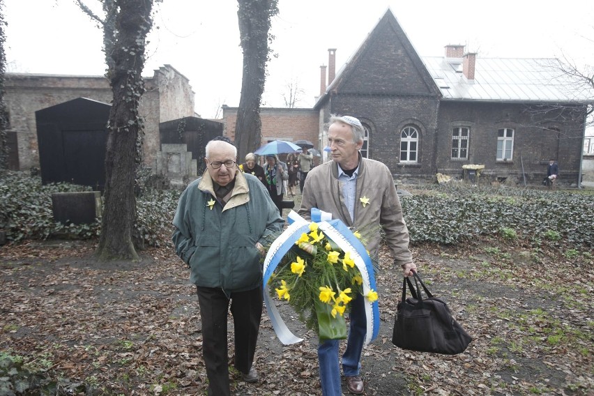 Na cmentarzu żydowskim w Katowicach uczcili 70. rocznicę powstania w warszawskim getcie