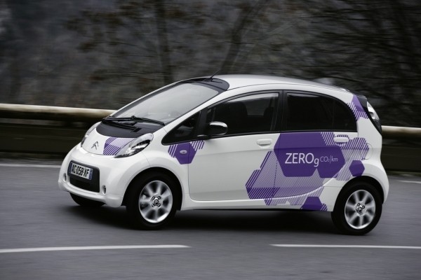 Citroën C-Zero w wersji podstawowej kosztuje około 120 tys....