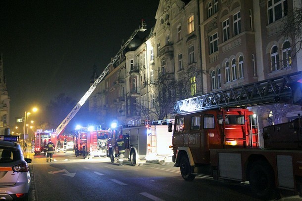 Wrocław: Pożar dachu w budynku przy Norwida (ZDJĘCIA)