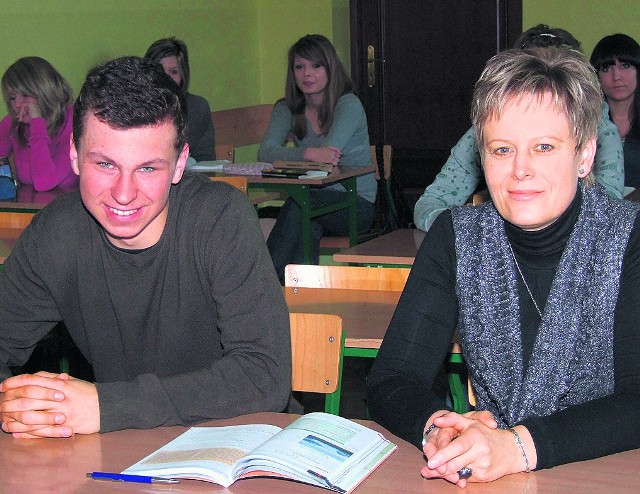 Uczeń Karol Kowalczyk i Grażyna Jach, koordynator projektu