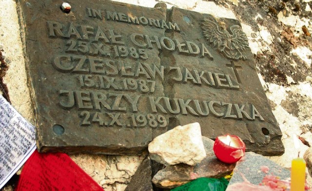 Obelisk u stóp Lhotse upamiętniający polskich himalaistów