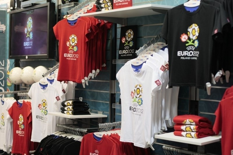 Euro 2012: Kask piwny i inne oryginalne gadżety dla kibiców   