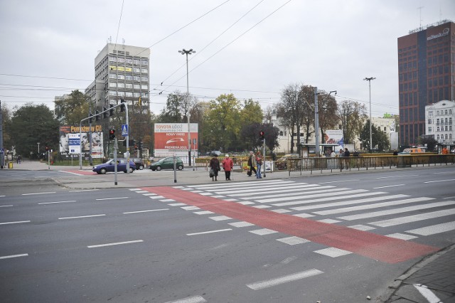 Zamiast hotelu Hilton na działce w centrum Łodzi stoją reklamy. Według prokuratury to nie problem.