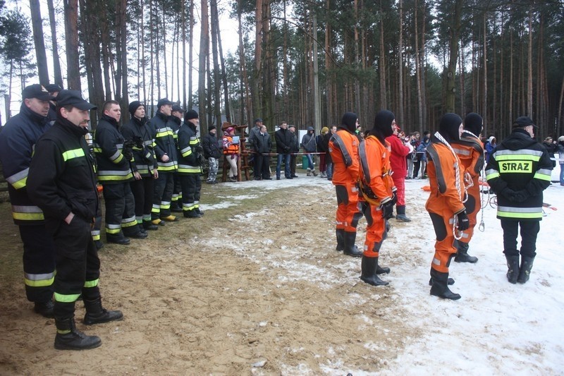 Zawiercie: Manewry lodowe strażaków i ratowników WOPR [ZOBACZ ZDJĘCIA]