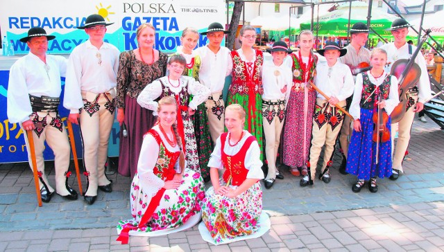 Zespół Małe Bartusie prezetuje autentyczny folklor góralski. Chętnie są ogłądani tak w Zakopanem jak i za granicą