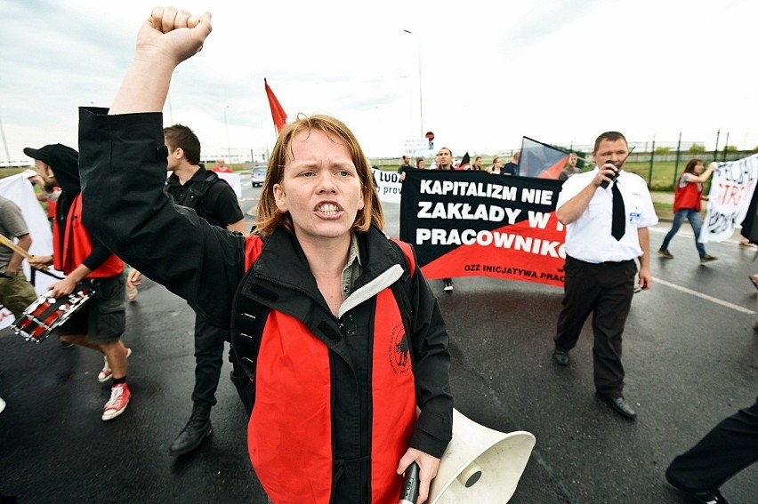 LG: Protest w fabryce Chung Hong to atak anarchistów (ZDJĘCIA)