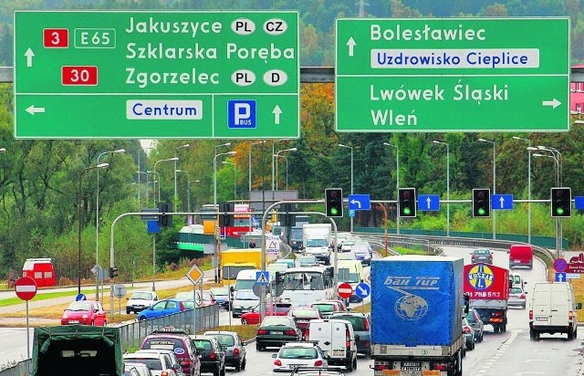 Krzyżówka ulic Jana Pawła II i Grunwaldzkiej w Jeleniej Górze pozostanie skrzyżowaniem