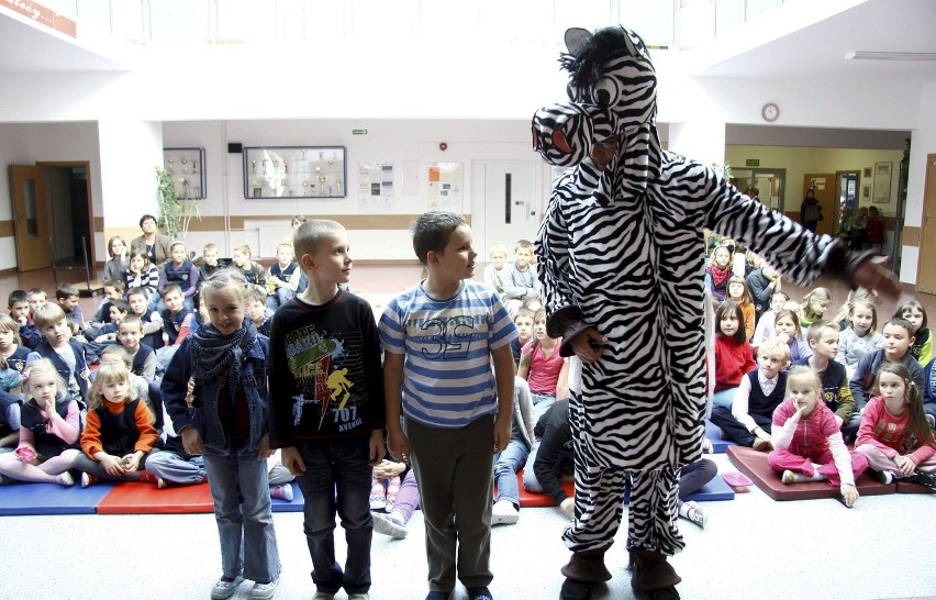 Lublin: zebra uczy maluchy zasad ruchu drogowego (ZDJĘCIA)