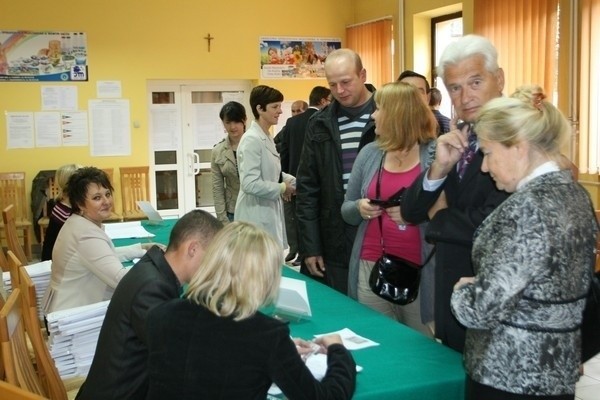 Wybory 2011 Nowy Sącz: sądeczanie ruszyli do urn [ZDJĘCIA]