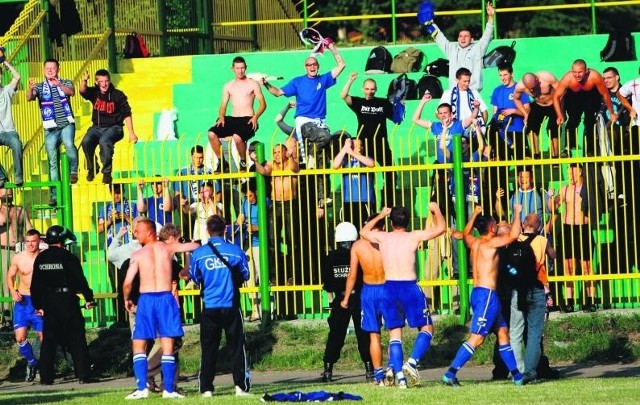 Po meczu  kibice i piłkarze  z Gorzowa mieli powody do radości