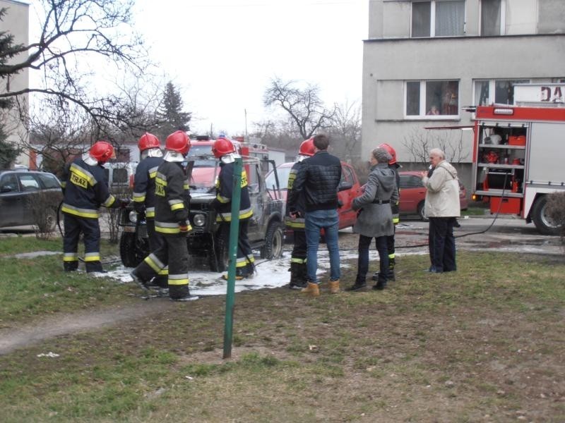 Wrocław: Płonął samochód przy Damrota (ZDJĘCIA)