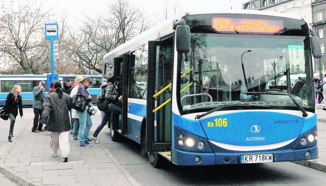 Rozkład jazdy autobusu linii 137 od dawna nie był zmieniany, a pasażerów szybko przybywa