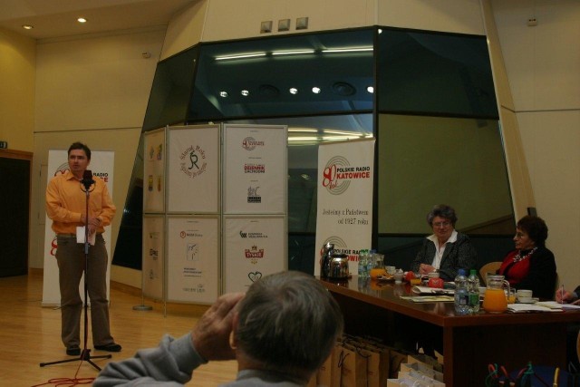 Autor listu na konkursie &#8222;Po naszymu czyli po śląsku&#8221; w listopadzie 2007 r. podczas monologu o zanikaniu mowy śląskiej w okolicach Tychów.