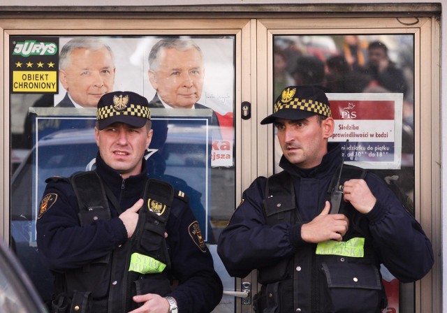 Jako pierwsi w siedzibie PiS, gdzie doszło do tragedii, pojawili się strażnicy miejscy.