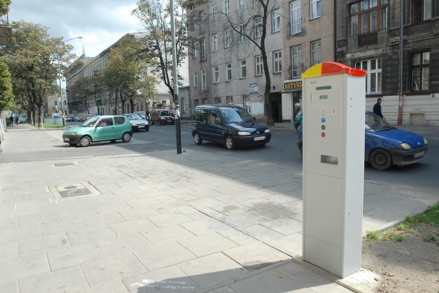 Obecnie bilet z parkomatu należy niezwłocznie umieścić w widocznym miejscu w samochodzie