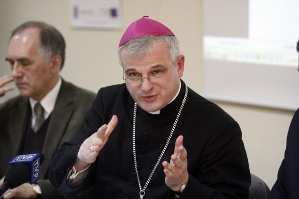 Ks. biskup Marek Mendyk ostrzega przed lubińską grupą