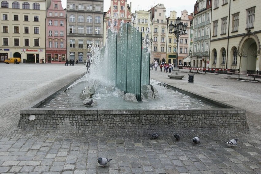 We wrocławskich fontannach pojawiła się woda. Na razie na próbę (ZDJĘCIA)