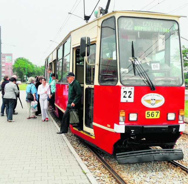 Linia 22 przewozi pasażerów z Dąbrowy Górniczej do Czeladzi