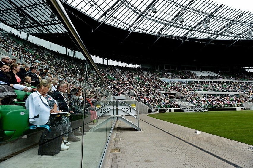 14 tysięcy Świadków Jehowy na wrocławskim stadionie (ZDJĘCIA)