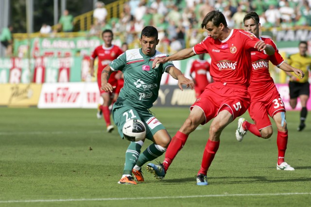 W sezonie 2011/2012 we Wrocławiu Śląsk przegrał z Widzewem 1:2. W Łodzi był remis 2:2