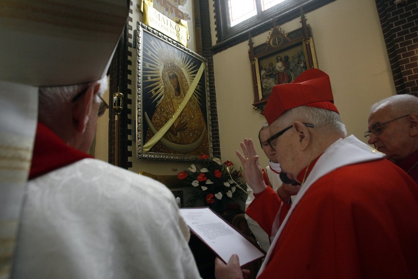 Legnica: Kardynał Gulbinowicz poświęcił obraz Matki Boskiej Ostrobramskiej
