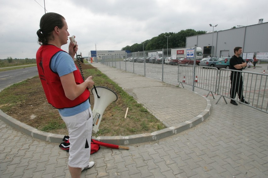 Protest przed chińską fabryką pod Wrocławiem (ZDJĘCIA)