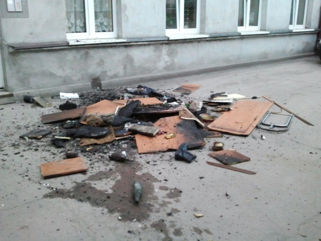 W niedzielę po południu w mieszkaniu w kamienicy przy Struga 17 wybuchł pożar.