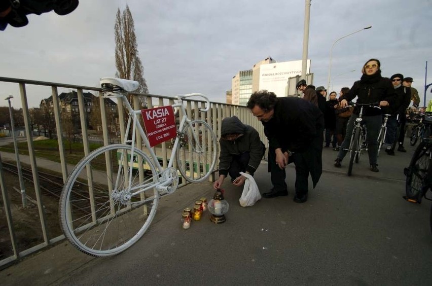 Poznańscy rowerzyści uczcili śmierć kobiety