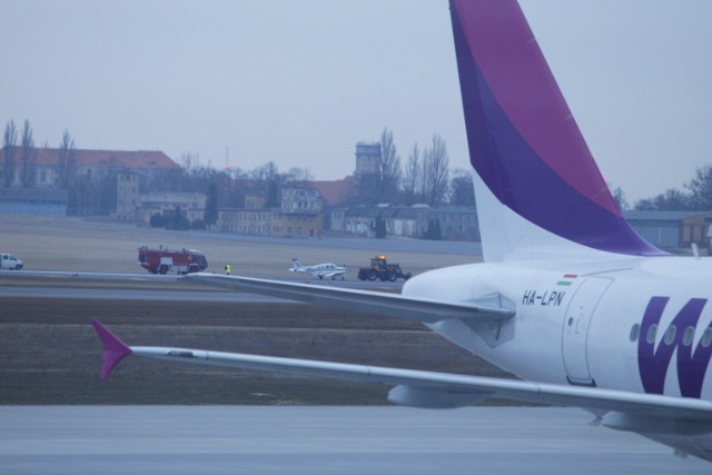 Na poznańskim lotnisku Ławica awaryjnie wylądowała awionetka. Miała problemy z wysunięciem podwozia. Nikomu nic się nie stało.