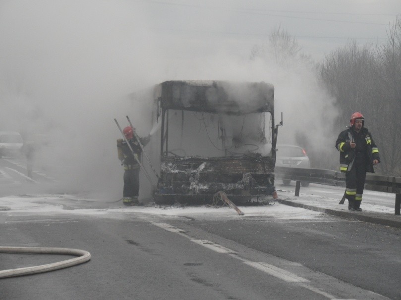W Czeladzi spłonął autobus FILM I ZDJĘCIA