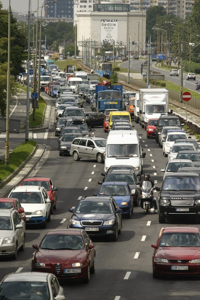 Wrocław: Potężny korek na Legnickiej (ZDJĘCIA)