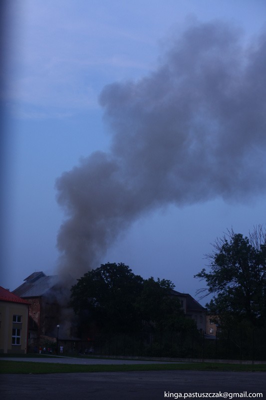 Pożar przy Młynie Szancera w Tarnowie [ZDJĘCIA, Z MAILA WZIĘTE]