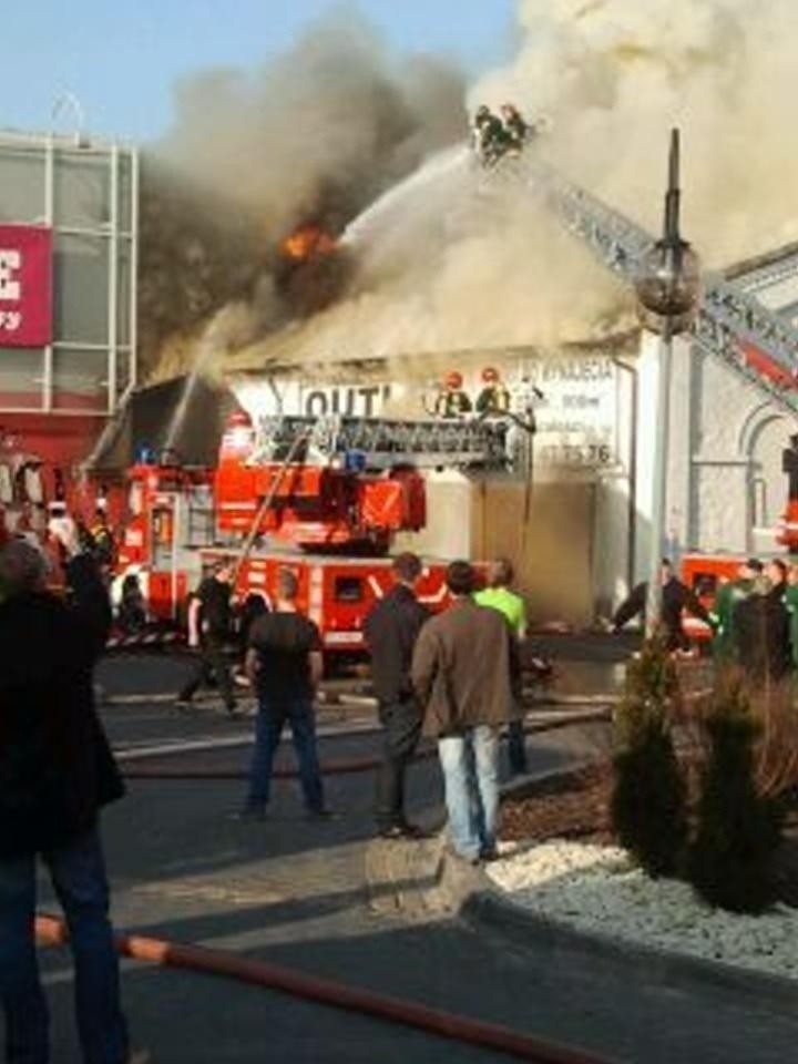 Pożar hali targowej na warcie w Częstochowie
