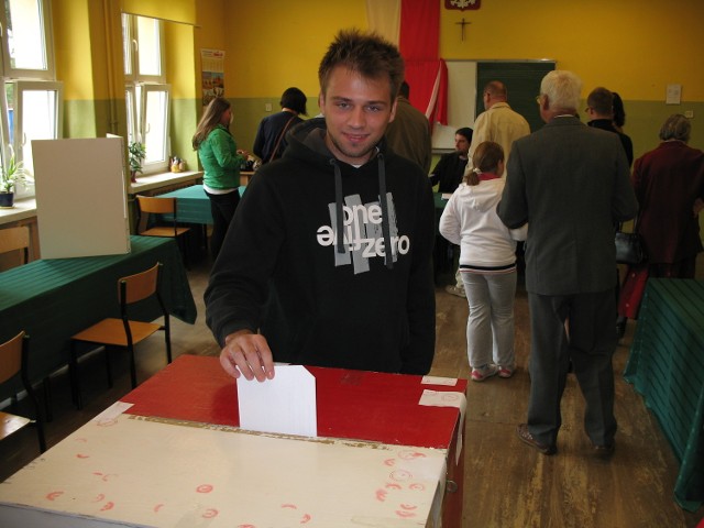 W obwodowej komisji wyborczej ds. referendum w Żernikach zagłosował Wojciech Janik