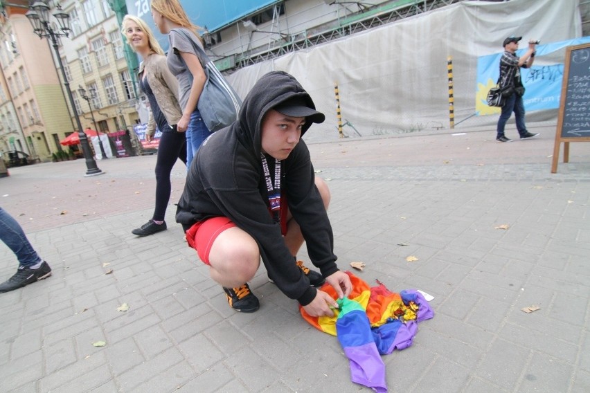 Nietolerancyjny Wrocław. Gdyby nie policja, Marsz Równości przyniósłby ofiary? (ZDJĘCIA, FILMY)