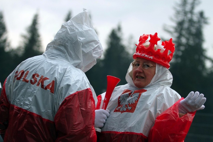 Wzruszający Skok do Celu Małysza na przekór pogodzie [ZDJĘCIA]