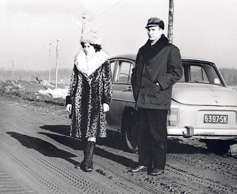 Zenobia Mazurkiewicz i Eugeniusz Mazurek w 1972 r. na placu...