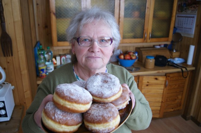 Wiesława Kucharzyk dzieli się z nami przepisem na pączki