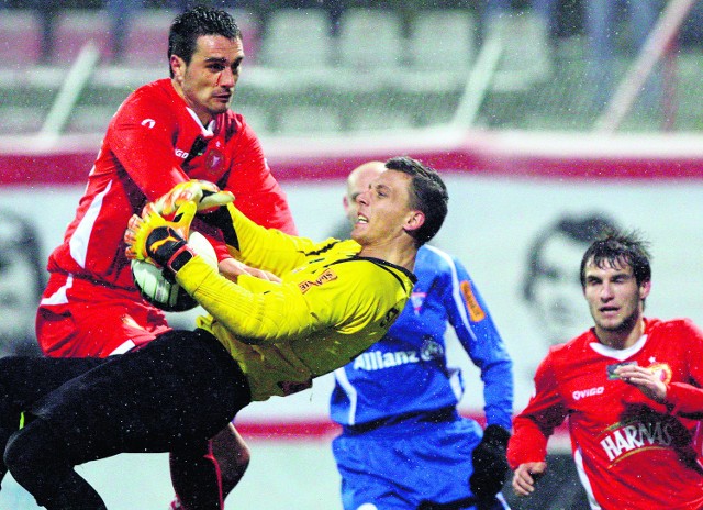 Dopiero nowy  trener Widzewa Czesław Michniewicz postawił na Sebastiana Maderę (od lewej)