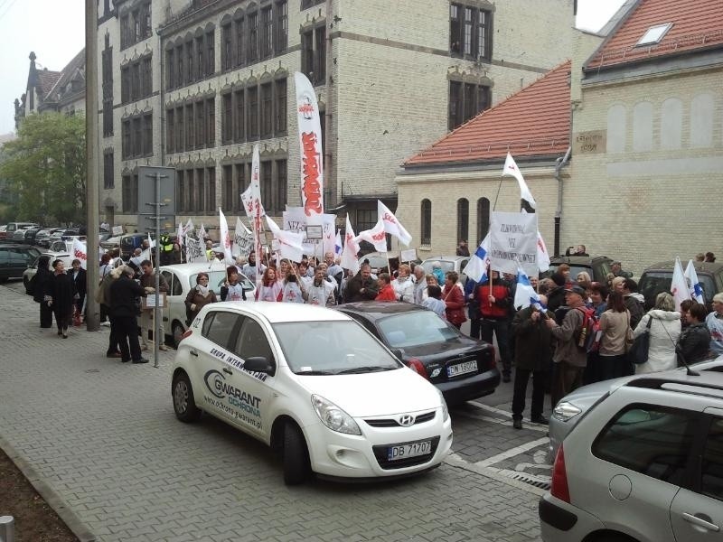 Wrocław: Demonstracja Solidarności przed NFZ (FILM, ZDJĘCIA)