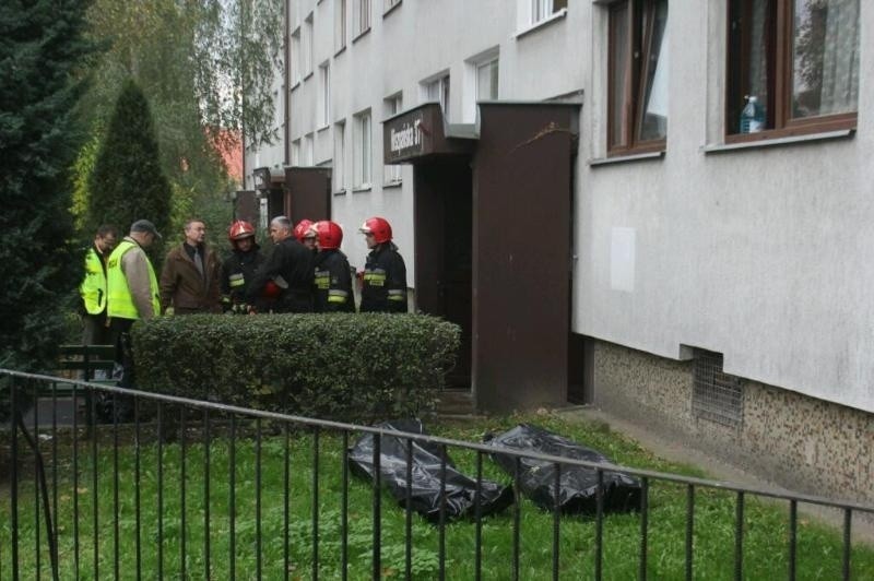 Groźny pożar przy Hiszpańskiej na Muchoborze. Nie żyją dwie osoby (ZDJĘCIA)