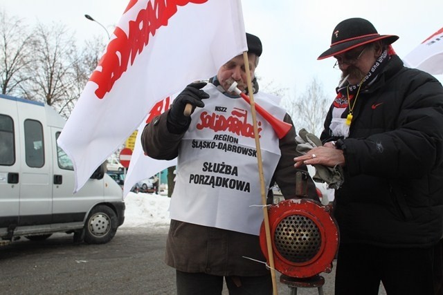 Pikieta Solidarności przed fabryką Fiat Auto Poland w...