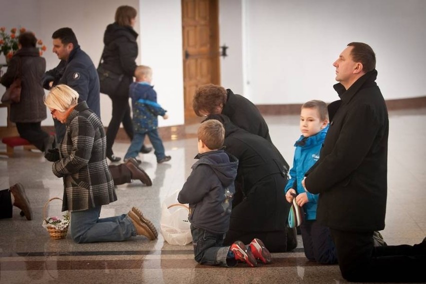 Wielka Sobota: Święcenie pokarmów (GALERIA)