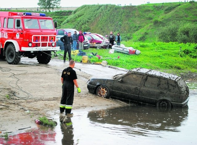 Płetwonurkowie odnaleźli zatopiony w Wiśle samochód