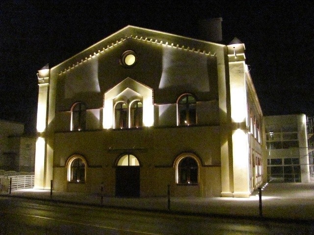 Odnowiona synagoga w Żarkach