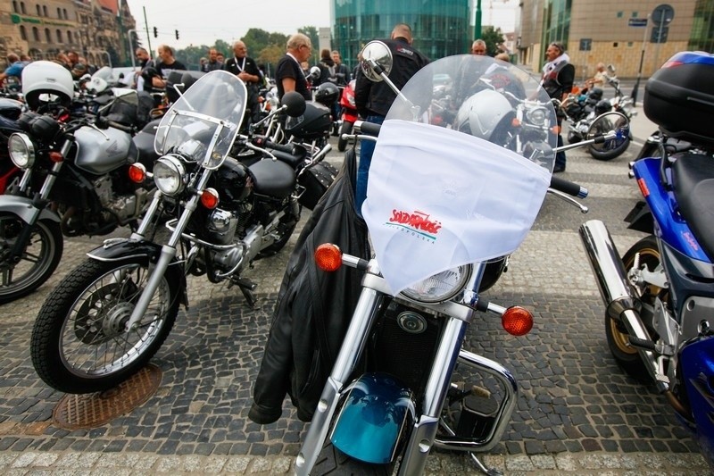 Parada około 150 motocyklistów rozpoczęła w Poznaniu obchody...